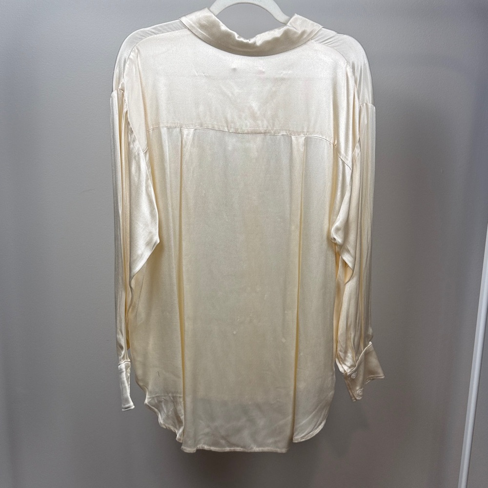 💠NWT WAYF Silky Button Down Top (S) - Picture 4 of 6